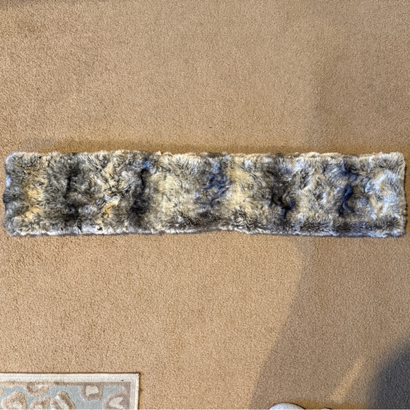 Faux fur infinity scarf - Picture 5 of 5